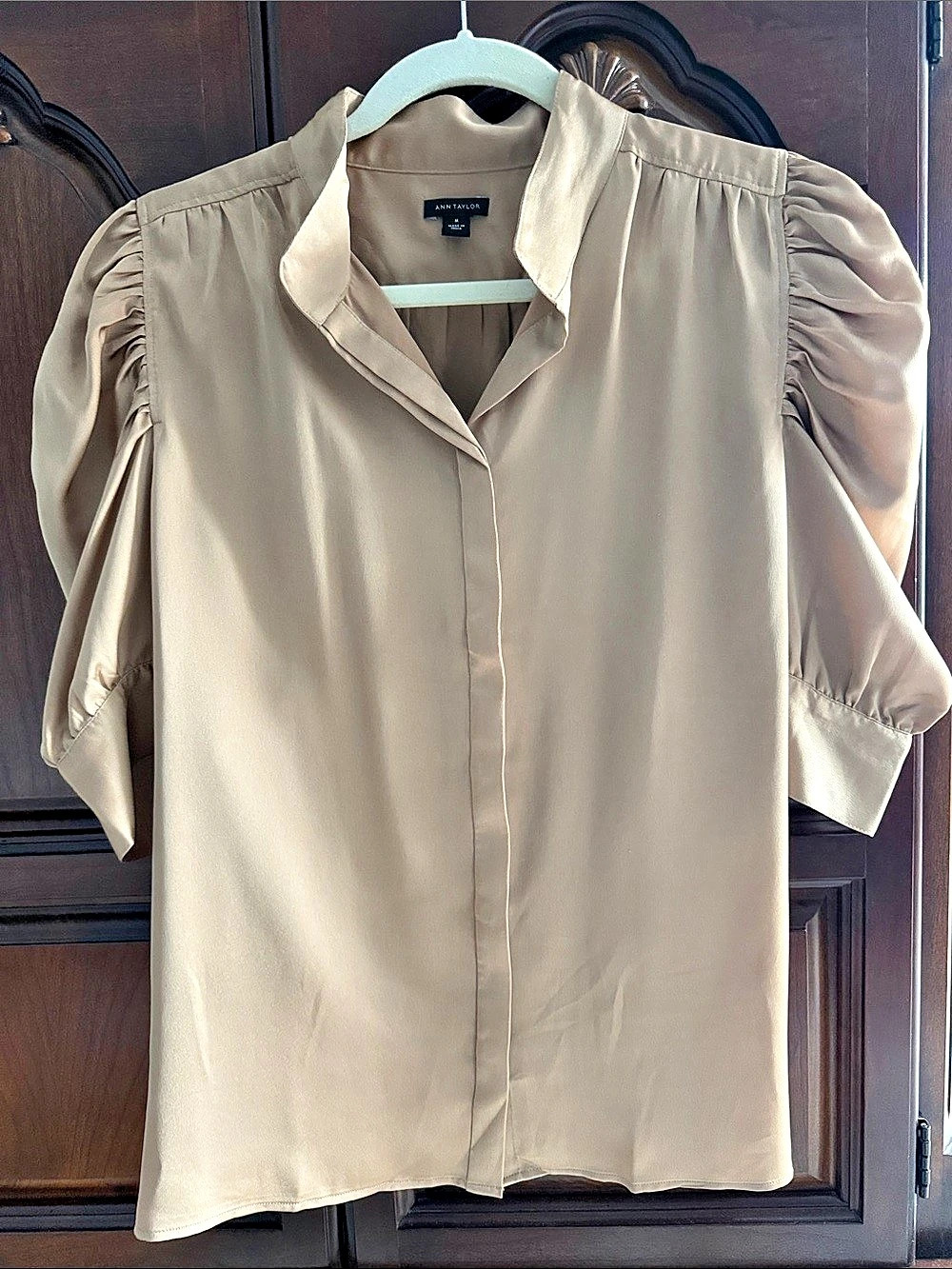 Ann Taylor Puff Sleeve Blouse in Gold Size Medium Like New